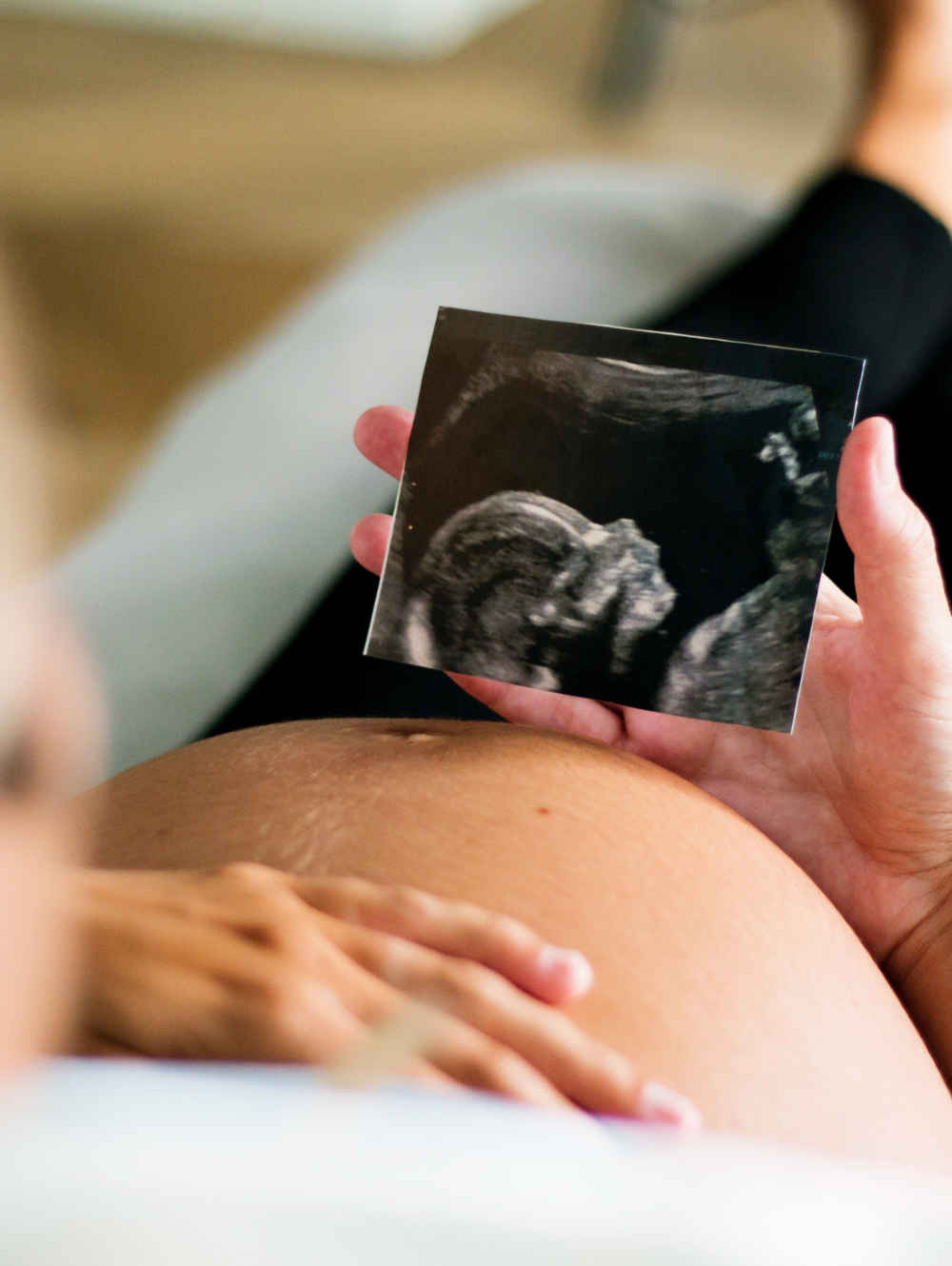 Babybauch und Ultraschall-Bild